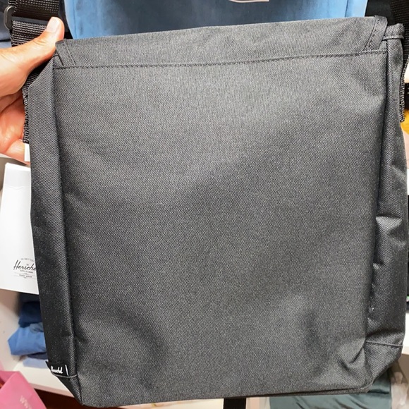 Hershel Supply Co Lane Cross body Night camo. - Picture 15 of 16